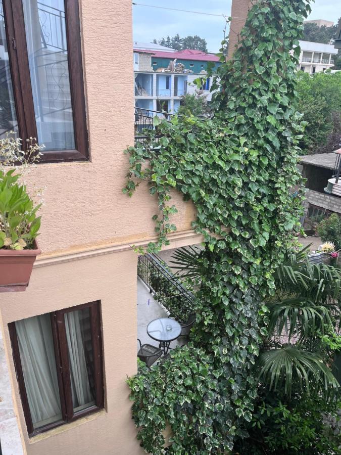 Guest House Madonna Kobuleti Exteriör bild