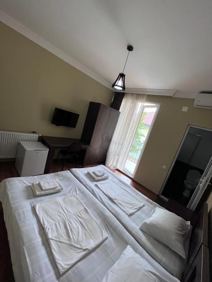 Guest House Madonna Kobuleti Exteriör bild